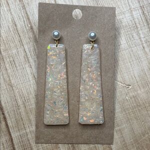 Chic Iridescent Pearl Drop Earrings